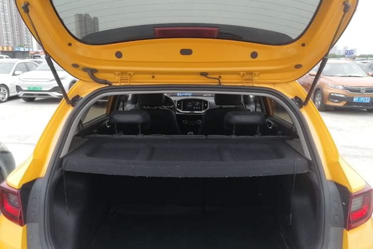 Used Kia kx1 Stonic 2019 1.4L Automatic Sport Edition China VI Trunk