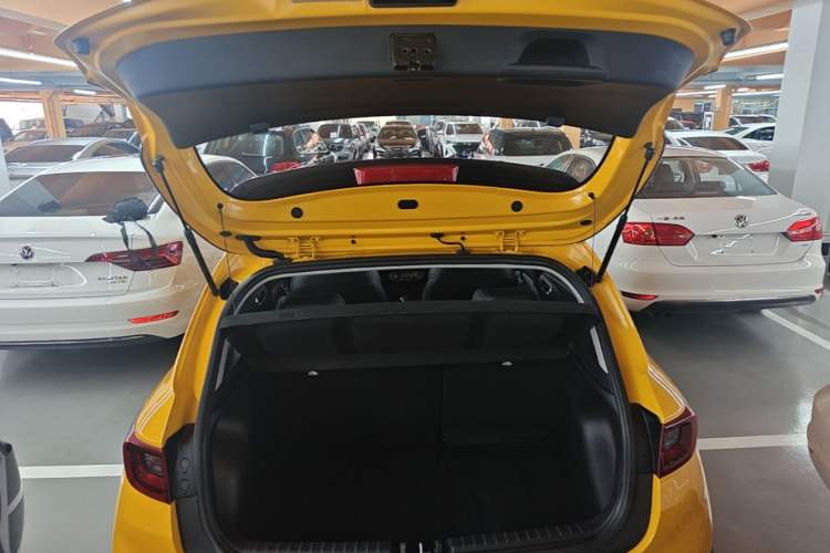 Used Kia kx1 Stonic 2019 1.4L Automatic Sport Edition China VI Trunk
