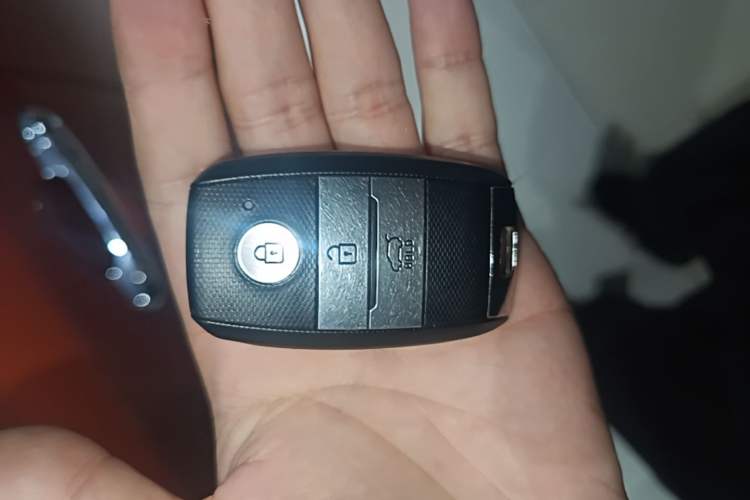 Used Kia kx1 Stonic 2019 1.4L Automatic Sport Edition China VI Vehicle Key