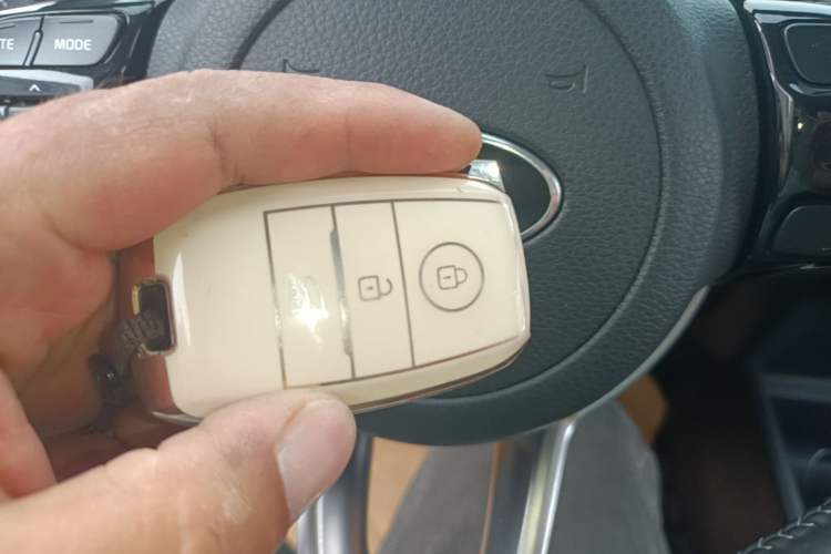 Used Kia kx1 Stonic 2019 1.4L Automatic Sport Edition China VI Vehicle Key