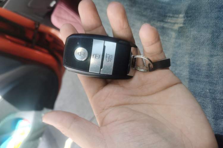 Used Kia kx1 Stonic 2019 1.4L Automatic Sport Edition China VI Vehicle Key