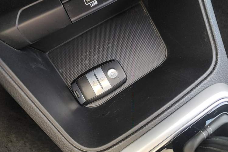 Used Kia kx1 Stonic 2019 1.4L Automatic Fun Edition China VI Vehicle Key