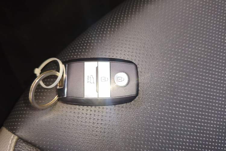 Used Kia kx1 Stonic 2019 1.4L Automatic Sport Edition China VI Vehicle Key
