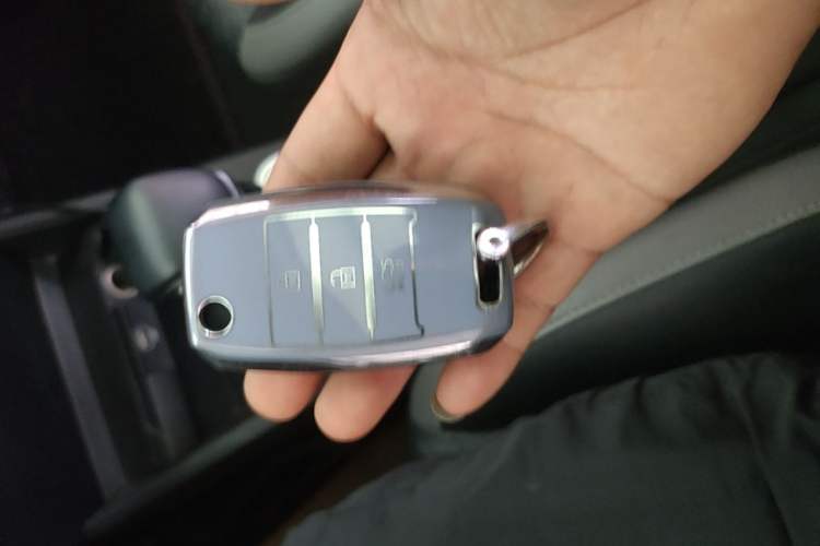 Used Kia kx1 Stonic 2019 1.4L Automatic Sport Edition China VI Vehicle Key