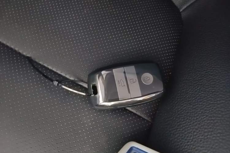 Used Kia kx1 Stonic 2019 1.4L Automatic Sport Edition China VI Vehicle Key