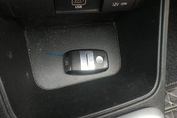 Used Kia kx1 Stonic 2019 1.4L Automatic Fun Edition China VI Vehicle Key