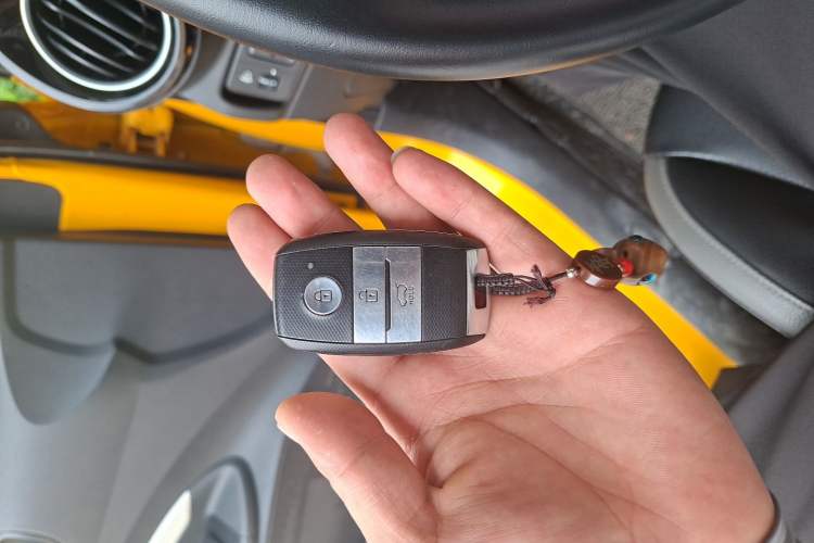 Used Kia kx1 Stonic 2019 1.4L Automatic Sport Edition China VI Vehicle Key