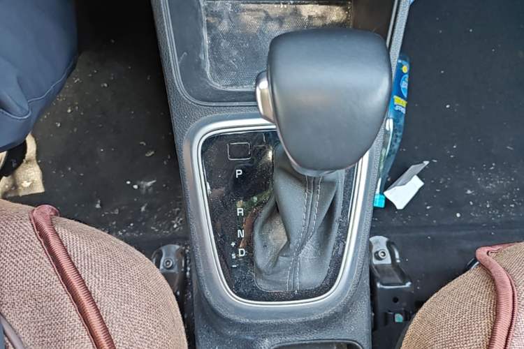 Used Kia kx1 Stonic 2021 1.4L CVT Sunroof Model Gear Lever
