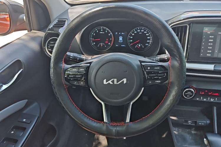 Used Kia kx1 Stonic 2021 1.4L CVT Sunroof Model Steering Wheel