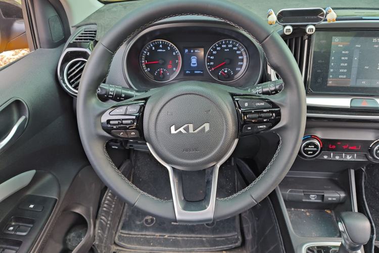 Used Kia kx1 Stonic 2021 1.4L CVT Sunroof Model Steering Wheel
