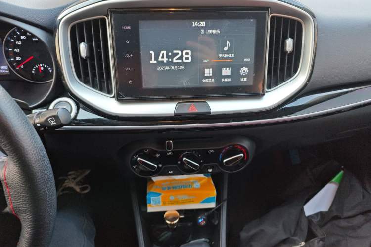 Used Kia kx1 Stonic 2021 1.4L CVT Fun Edition Audio And AC Panel