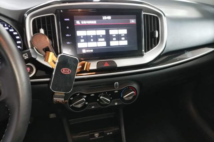 Used Kia kx1 Stonic 2021 1.4L Automatic Fun Edition Audio And AC Panel
