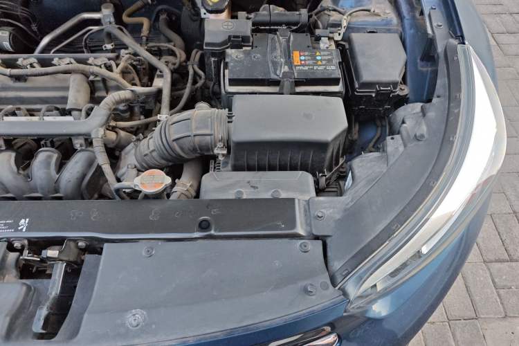 Used Kia kx1 Stonic 2021 1.4L CVT Fun Edition Engine Bay Left