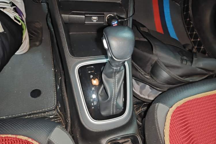 Used Kia kx1 Stonic 2021 1.4L CVT Fun Edition Gear Lever