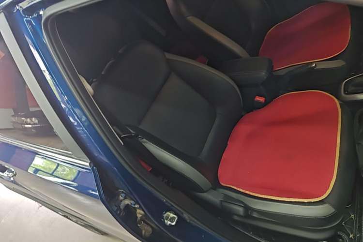 Used Kia kx1 Stonic 2021 1.4L CVT Fun Edition Right Front Seat