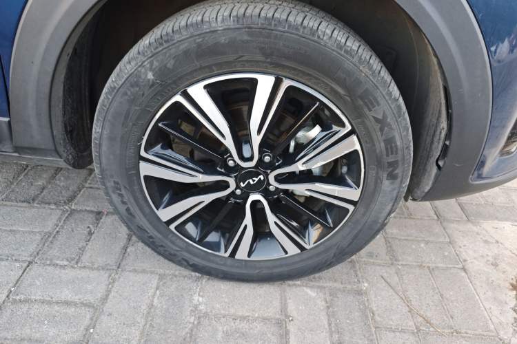 Used Kia kx1 Stonic 2021 1.4L CVT Fun Edition Right Front Wheel Hub