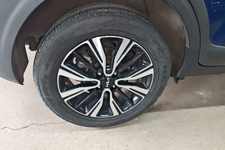 Used Kia kx1 Stonic 2021 1.4L CVT Fun Edition Right Rear Wheel Hub