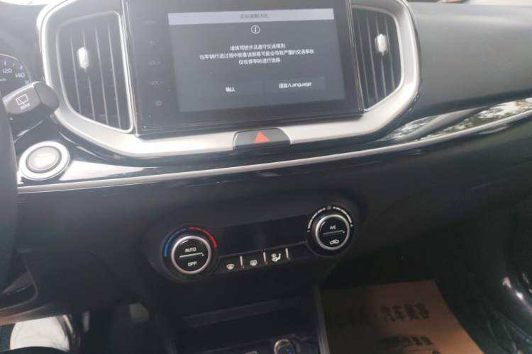 Used Kia kx1 Stonic 2021 1.4L CVT Fun & Sunroof Model Audio And AC Panel
