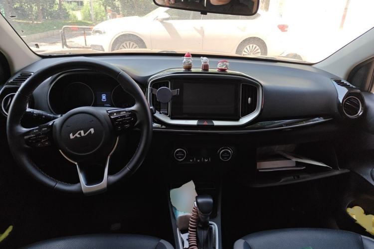 Used Kia kx1 Stonic 2021 1.4L CVT Sunroof Model Center Console