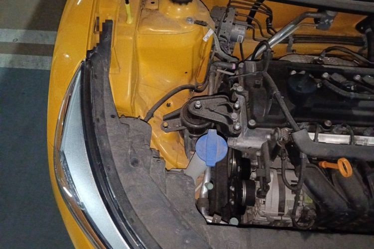 Used Kia kx1 Stonic 2021 1.4L CVT Sunroof Model Engine Bay Right