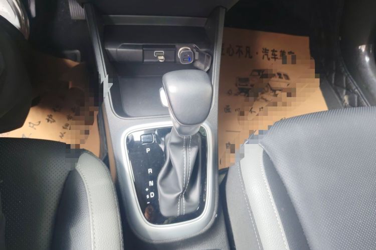 Used Kia kx1 Stonic 2021 1.4L CVT Fun & Sunroof Model Gear Lever