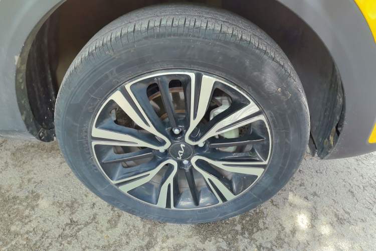 Used Kia kx1 Stonic 2021 1.4L CVT Sunroof Model Right Front Wheel Hub