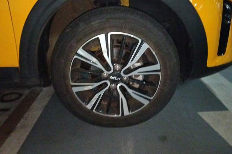 Used Kia kx1 Stonic 2021 1.4L CVT Sunroof Model Right Front Wheel Hub