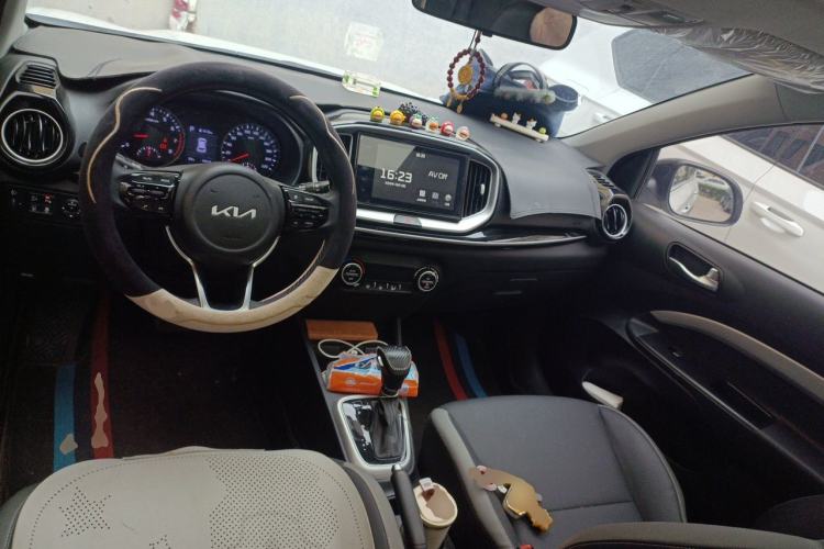 Used Kia kx1 Stonic 2021 1.4L CVT Sunroof Model Center Console