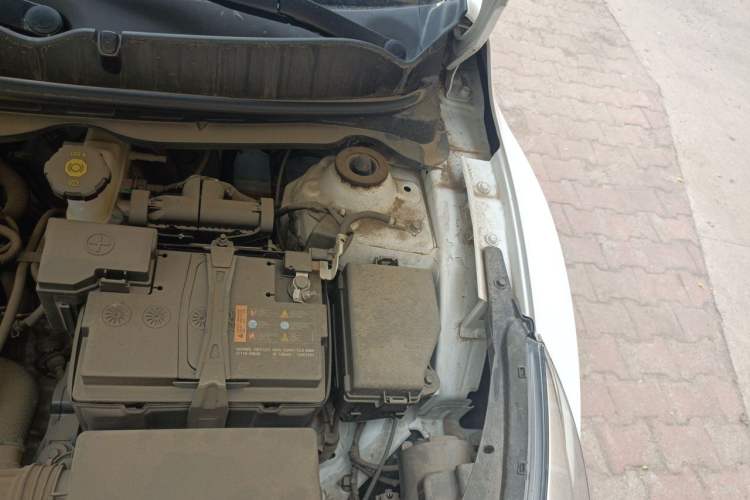 Used Kia kx1 Stonic 2021 1.4L CVT Sunroof Model Engine Bay Left