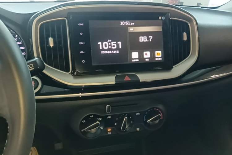 Used Kia kx1 Stonic 2021 1.4L Automatic Fun Edition Audio And AC Panel