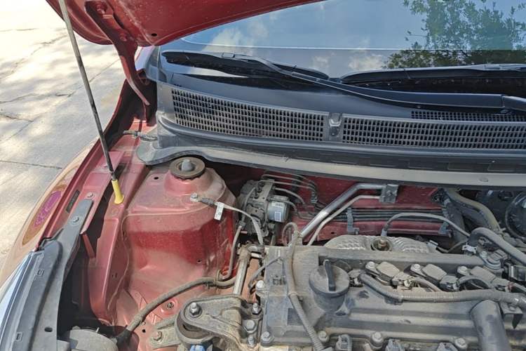 Used Kia kx1 Stonic 2021 1.4L CVT Fun Edition Engine Bay Right