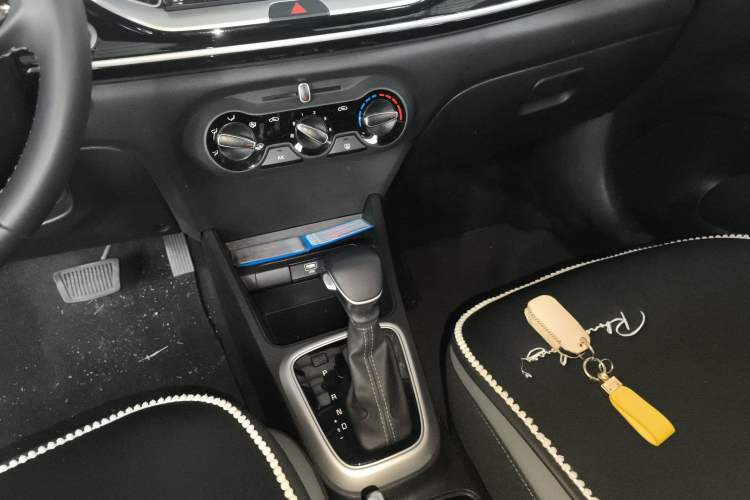 Used Kia kx1 Stonic 2021 1.4L CVT Fun Edition Gear Lever