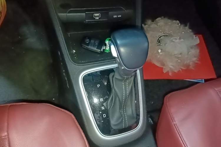Used Kia kx1 Stonic 2021 1.4L Automatic Fun Edition Gear Lever