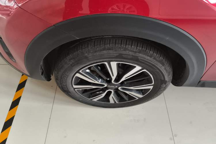 Used Kia kx1 Stonic 2021 1.4L CVT Fun Edition Left Front Wheel Hub