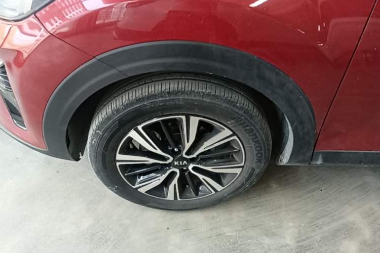 Used Kia kx1 Stonic 2021 1.4L Automatic Fun Edition Left Front Wheel Hub