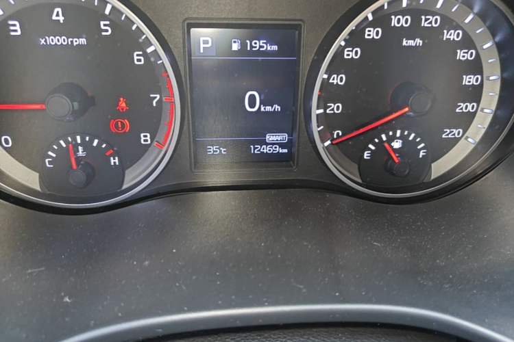 Used Kia kx1 Stonic 2021 1.4L CVT Fun Edition Odometer Close Up