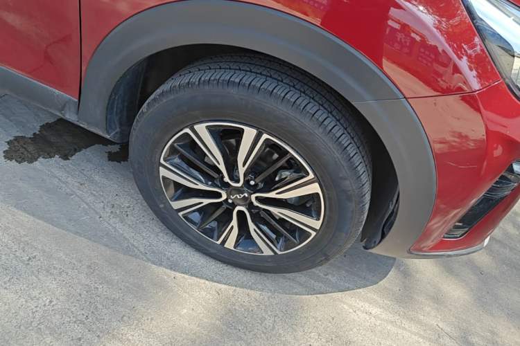 Used Kia kx1 Stonic 2021 1.4L CVT Fun Edition Right Front Wheel Hub