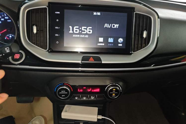 Used Kia kx1 Stonic 2021 1.4L CVT Fun & Sunroof Model Audio And AC Panel