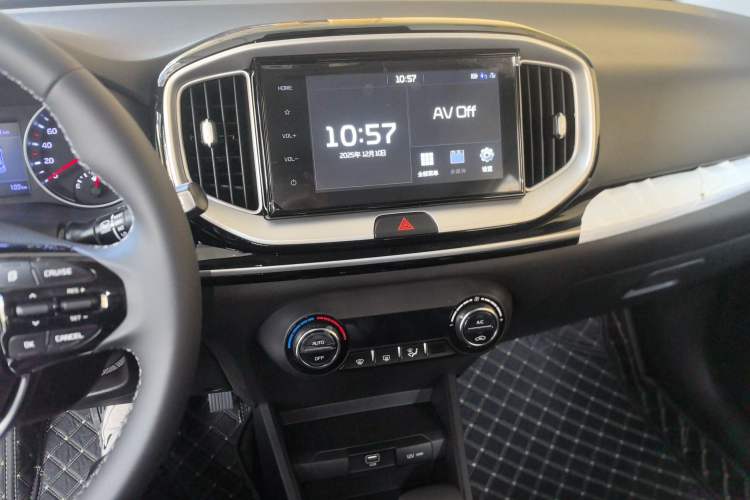 Used Kia kx1 Stonic 2021 1.4L CVT Fun & Sunroof Model Audio And AC Panel
