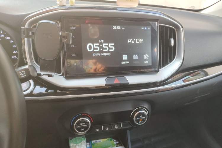 Used Kia kx1 Stonic 2021 1.4L CVT Fun & Sunroof Model Audio And AC Panel