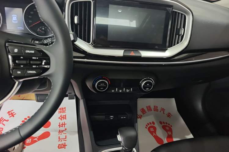 Used Kia kx1 Stonic 2021 1.4L CVT Fun & Sunroof Model Audio And AC Panel