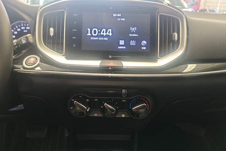 Used Kia kx1 Stonic 2021 1.4L CVT Fun Edition Audio And AC Panel
