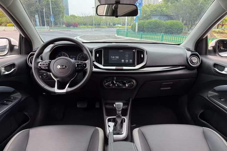 Used Kia kx1 Stonic 2021 1.4L Automatic Fun Edition Audio And AC Panel