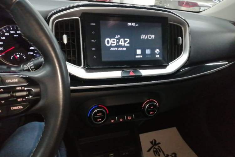Used Kia kx1 Stonic 2021 1.4L CVT Fun & Sunroof Model Audio And AC Panel