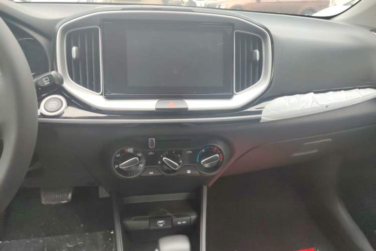 Used Kia kx1 Stonic 2021 1.4L CVT Fun Edition Audio And AC Panel