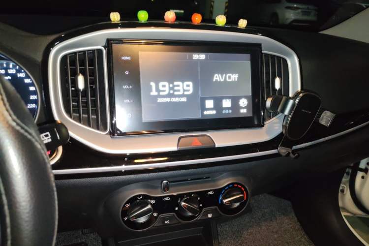 Used Kia kx1 Stonic 2021 1.4L CVT Fun Edition Audio And AC Panel