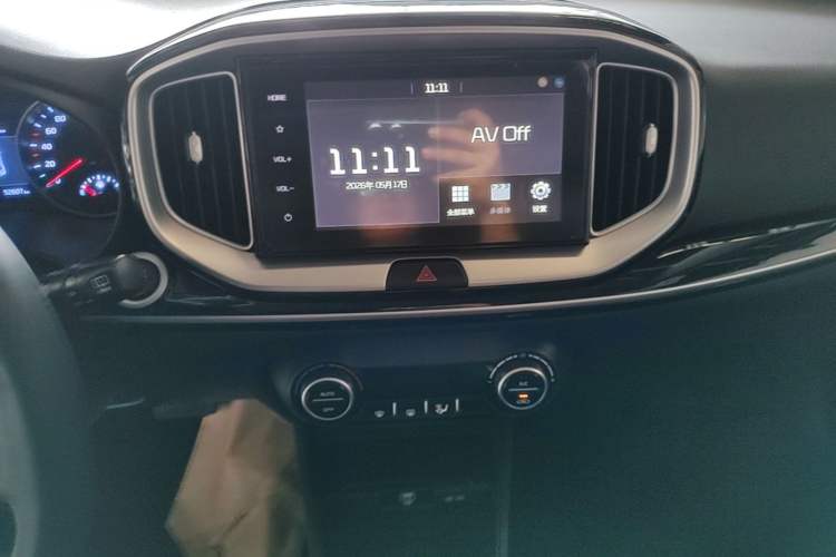 Used Kia kx1 Stonic 2021 1.4L CVT Fun & Sunroof Model Audio And AC Panel