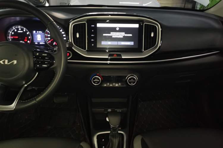 Used Kia kx1 Stonic 2021 1.4L CVT Fun & Sunroof Model Audio And AC Panel