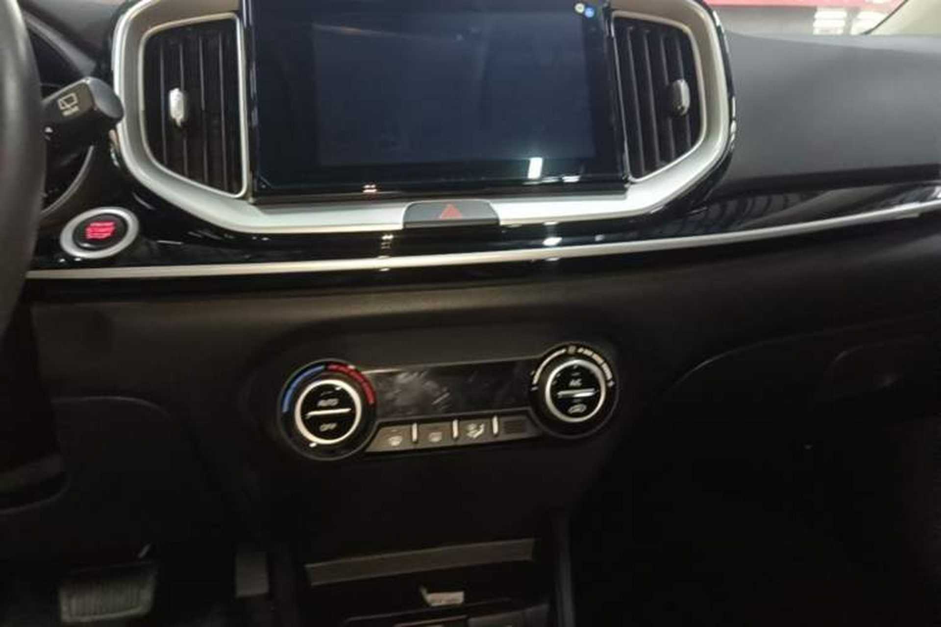 Used Kia kx1 Stonic 2021 1.4L Automatic Fun & Sport Edition Audio And AC Panel