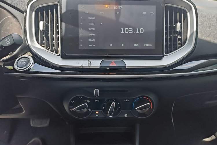 Used Kia kx1 Stonic 2021 1.4L CVT Fun Edition Audio And AC Panel